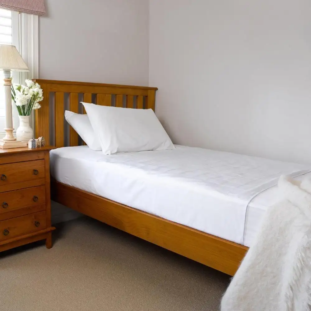 Polyester-Cotton Blend 3-Piece Bedding Set – 5 ft Bed - Image 2